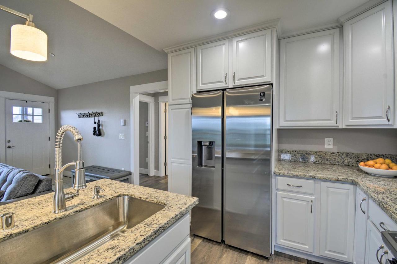 Modern Ocean Shores Home, 2 Mi To Beach! Exterior photo