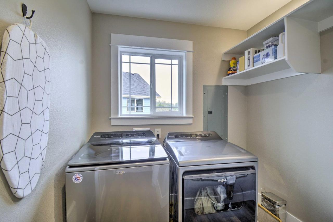 Modern Ocean Shores Home, 2 Mi To Beach! Exterior photo