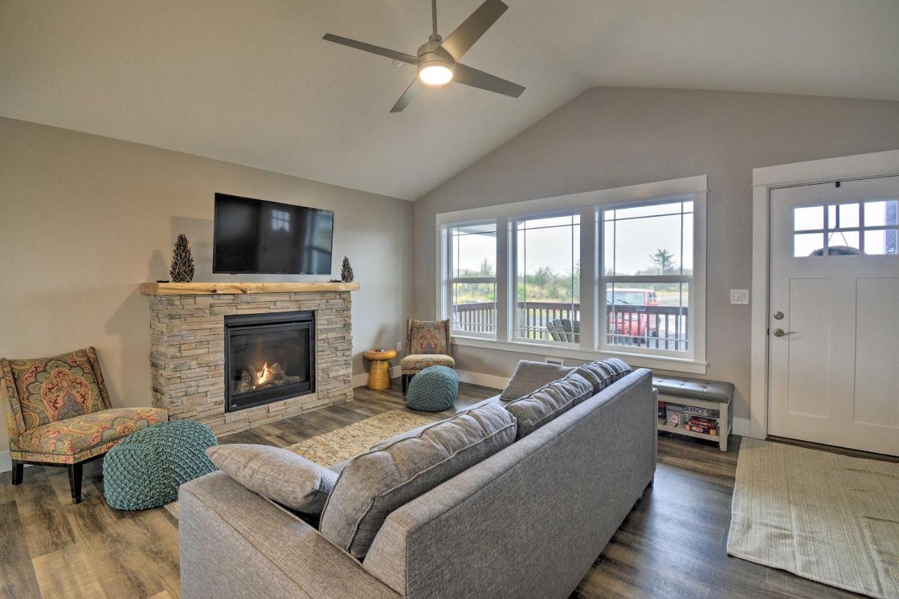 Modern Ocean Shores Home, 2 Mi To Beach! Exterior photo