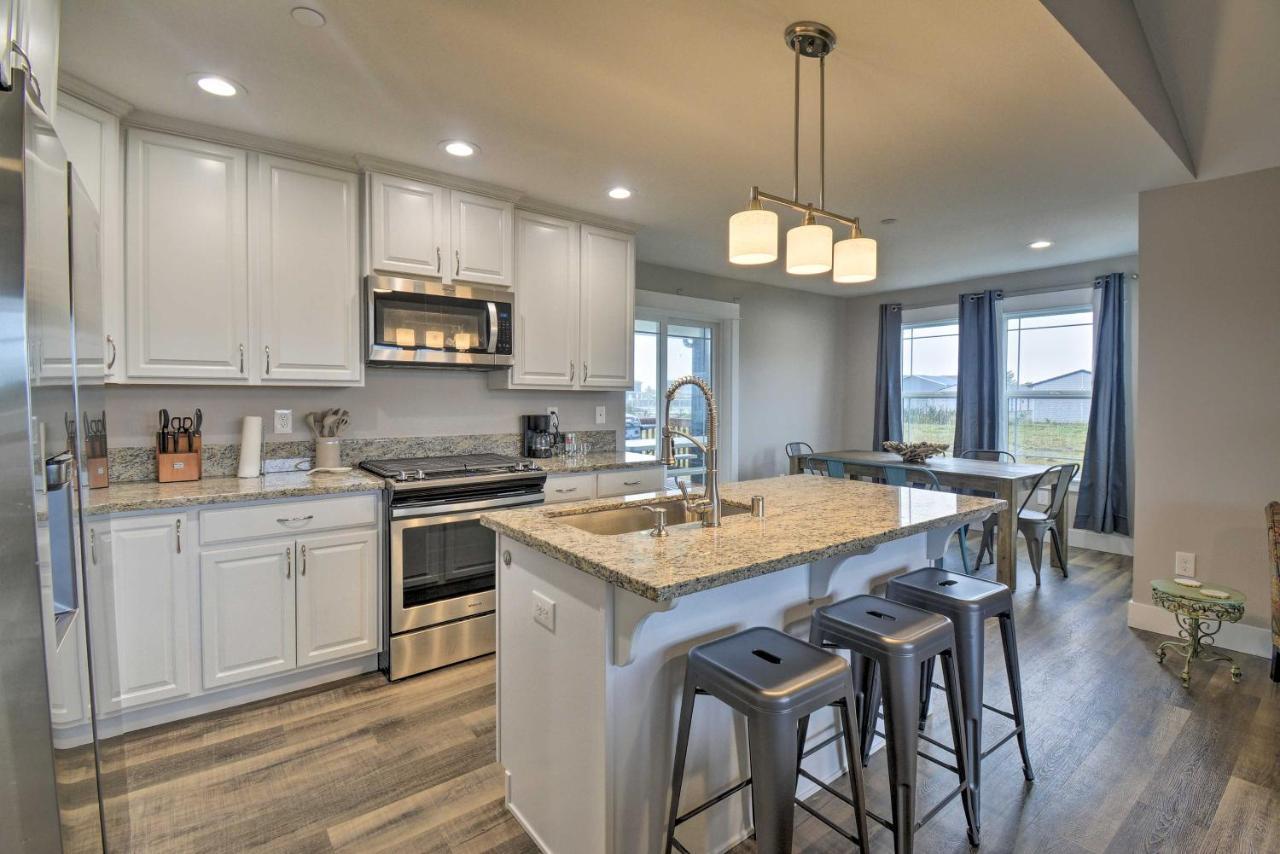 Modern Ocean Shores Home, 2 Mi To Beach! Exterior photo