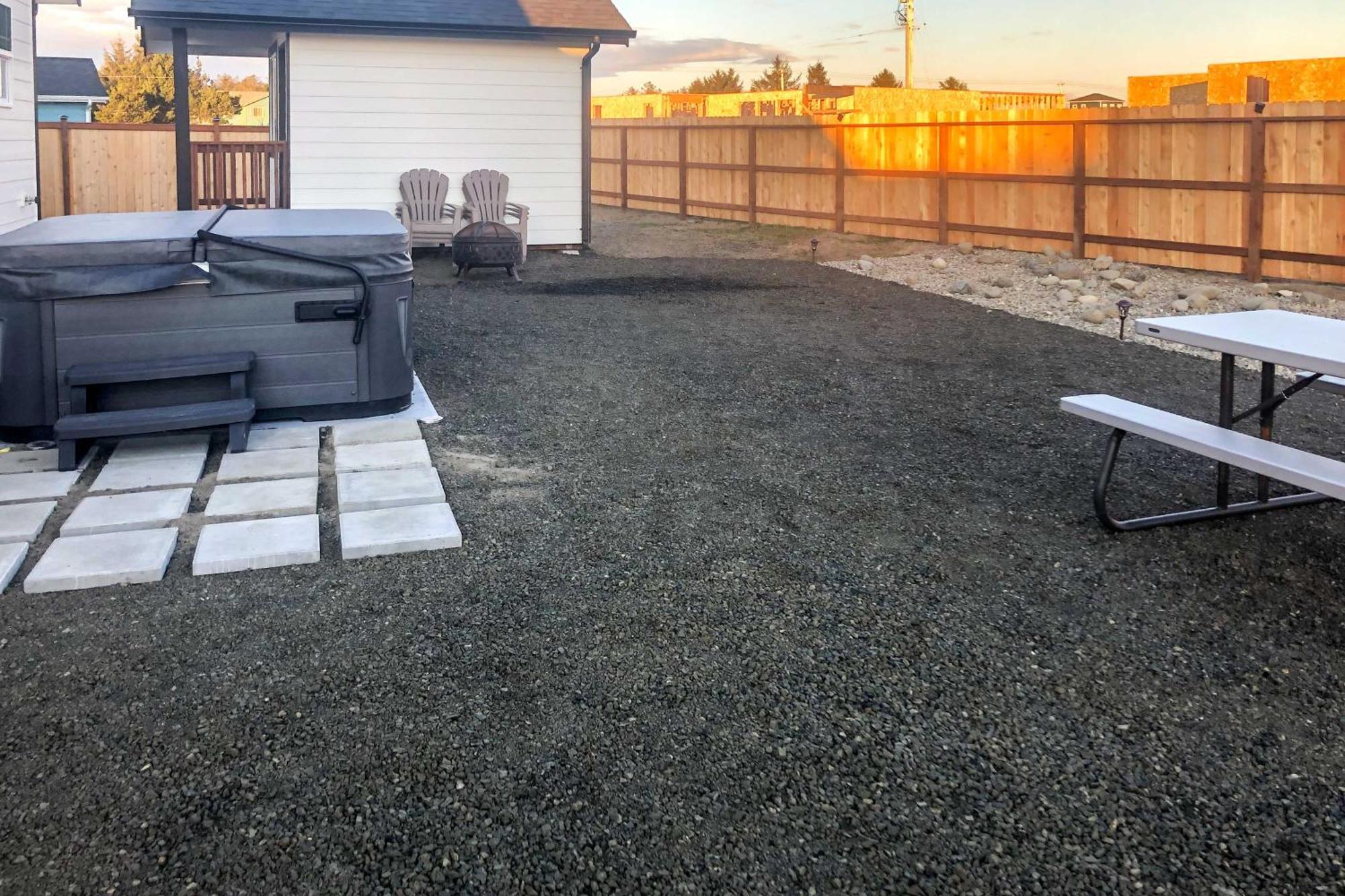 Modern Ocean Shores Home, 2 Mi To Beach! Exterior photo